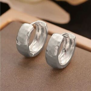 🩶 NEW Hammered silver wide hoop earrings 🩶